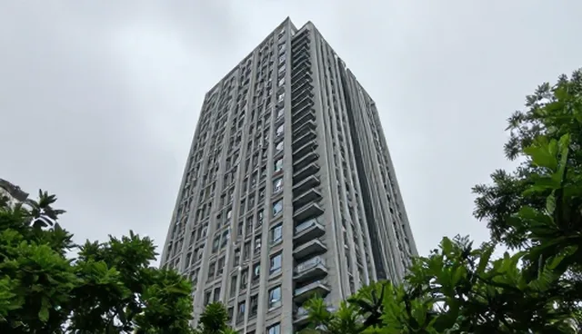 产品经理提示词：两种做法的取舍与实际应用