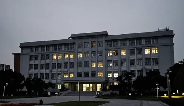 ai提示词框架类型有哪些,对比两种常见做法